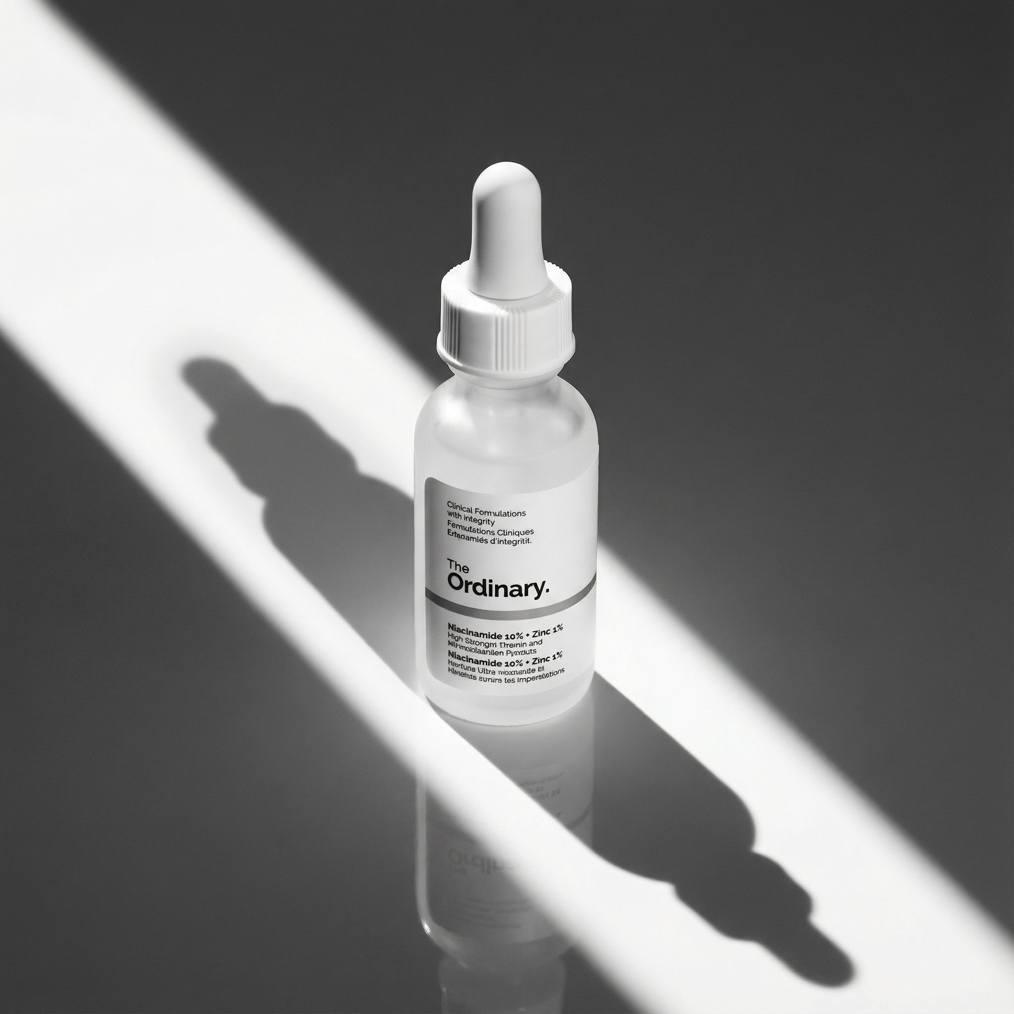 Controle a oleosidade e melhore a textura da pele com niacinamida.