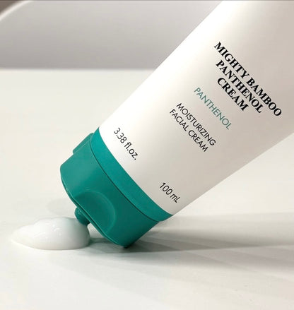 Sérum com bambu, pantenol 10% e esqualano.